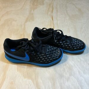 Nike Tiempo Indoor Soccer Shoes 1Y
